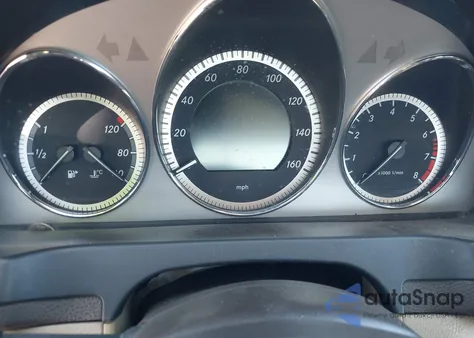 2011 Mercedes-Benz C 300 Luxury/Sport z USA, uszkodzony, nr VIN WDDGF5EB5BA468653